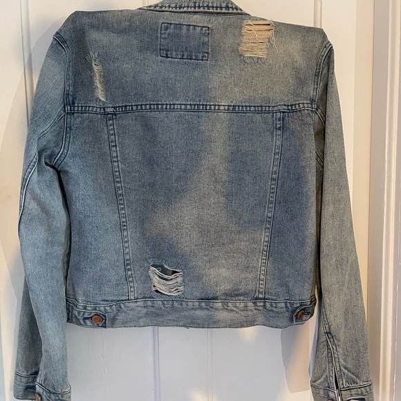 Forever 21’s Los Angeles Jean Jacket - Picture 3 of 4